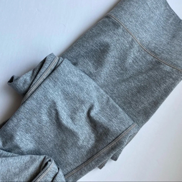 We Over Me • Inversion Leggings Grey Baby Pink - Picture 3 of 4